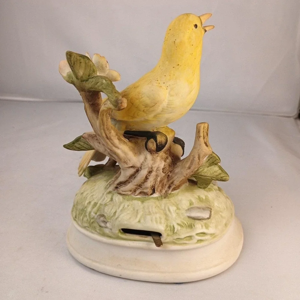 Vintage Gorham Ceramic Yellow Bird Canary Figurine Music Box Made in Japan 1940